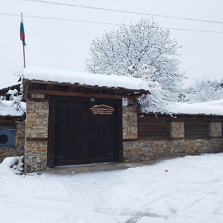 Семеен Хотел Скендерова Къща Leshten Exterior photo