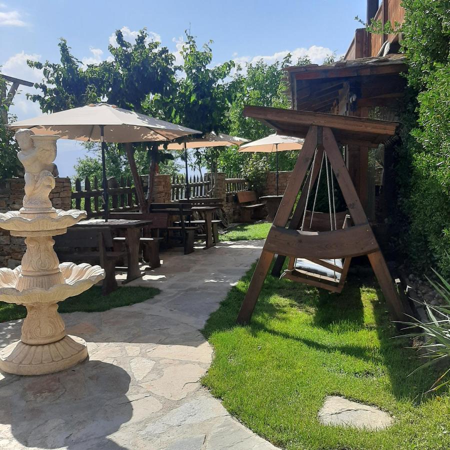 Семеен Хотел Скендерова Къща Leshten Exterior photo