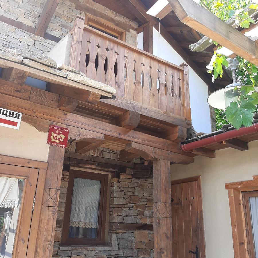 Семеен Хотел Скендерова Къща Leshten Exterior photo
